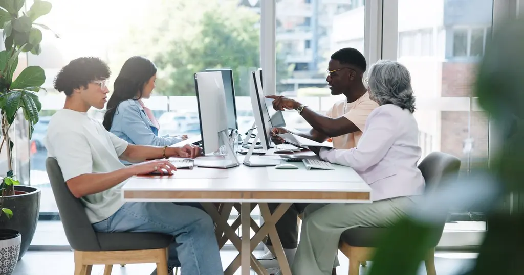 Team aan het werk aan een AI readiness assessment